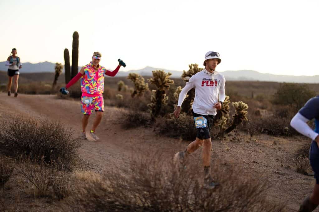 Optimized running training in desert scenery for marathon and race preparation.